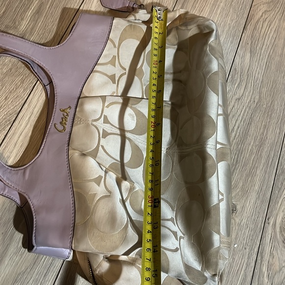 Coach Signatue Lexi Satchel - Picture 14 of 15